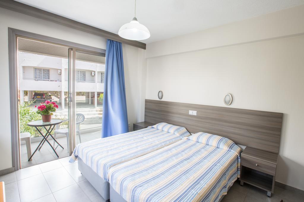 איה נאפה Merab Napa Suites מראה חיצוני תמונה
